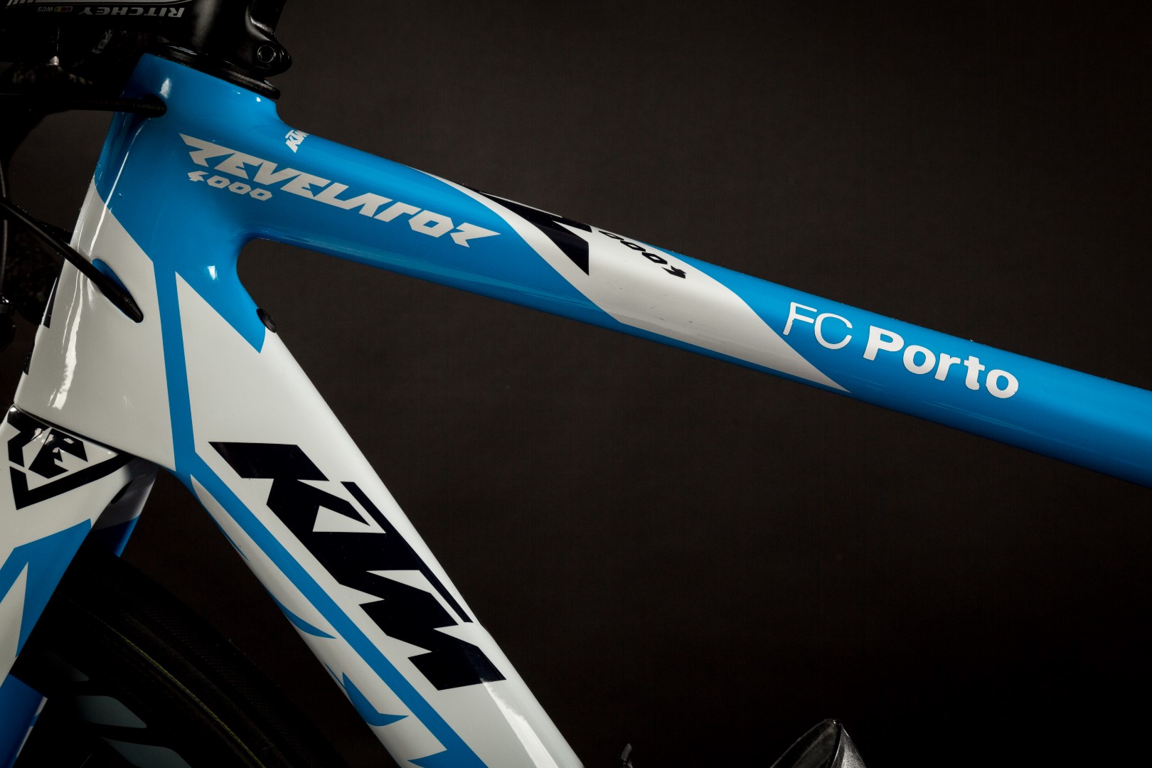 Revelator-w52-fc-porto-2017 (10)